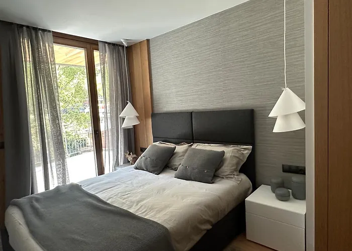 Isard Homes By Select Rentals